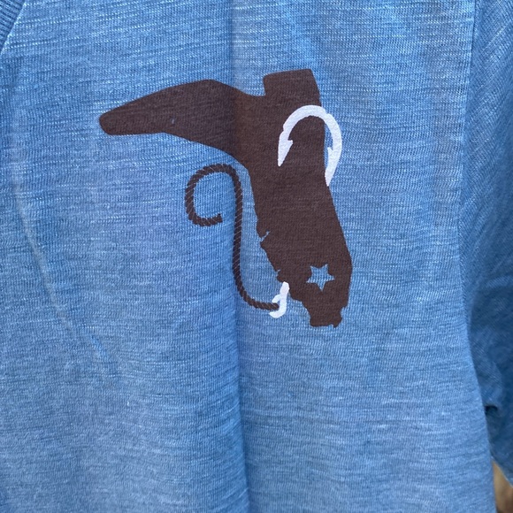 NWT Florida Cracker Trading Company T-shirt size S. Fish Camp Badge Vneck - Picture 11 of 14